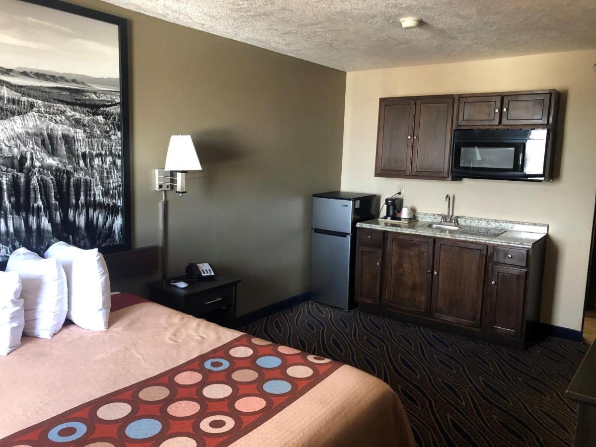 Super 8 By Wyndham Cedar City Exterior photo