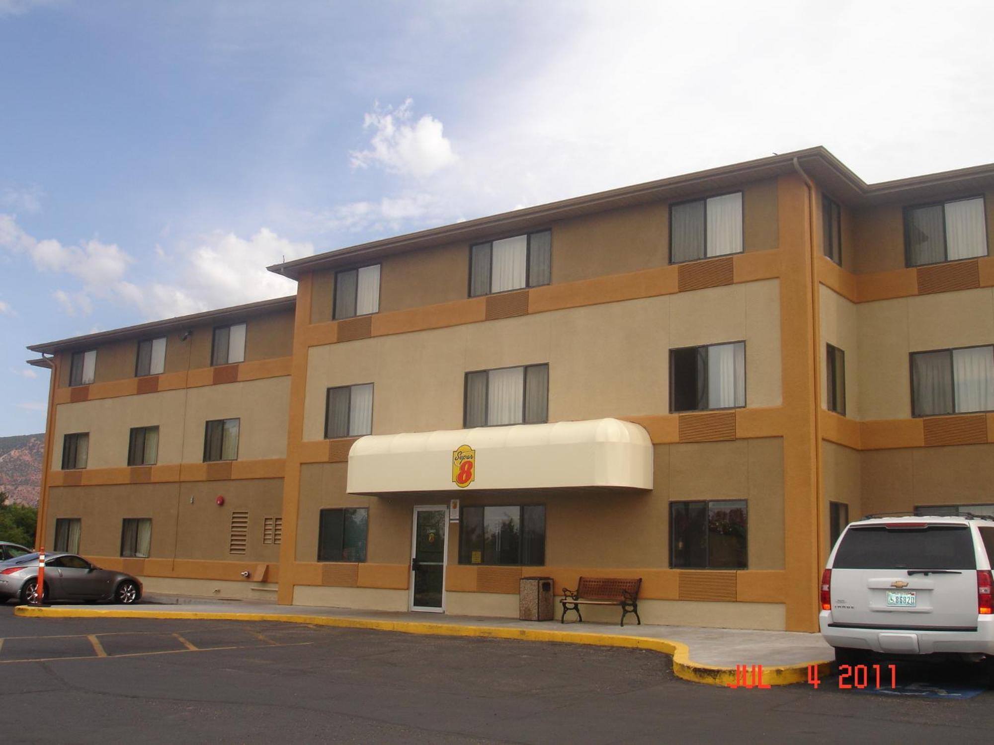 Super 8 By Wyndham Cedar City Exterior photo